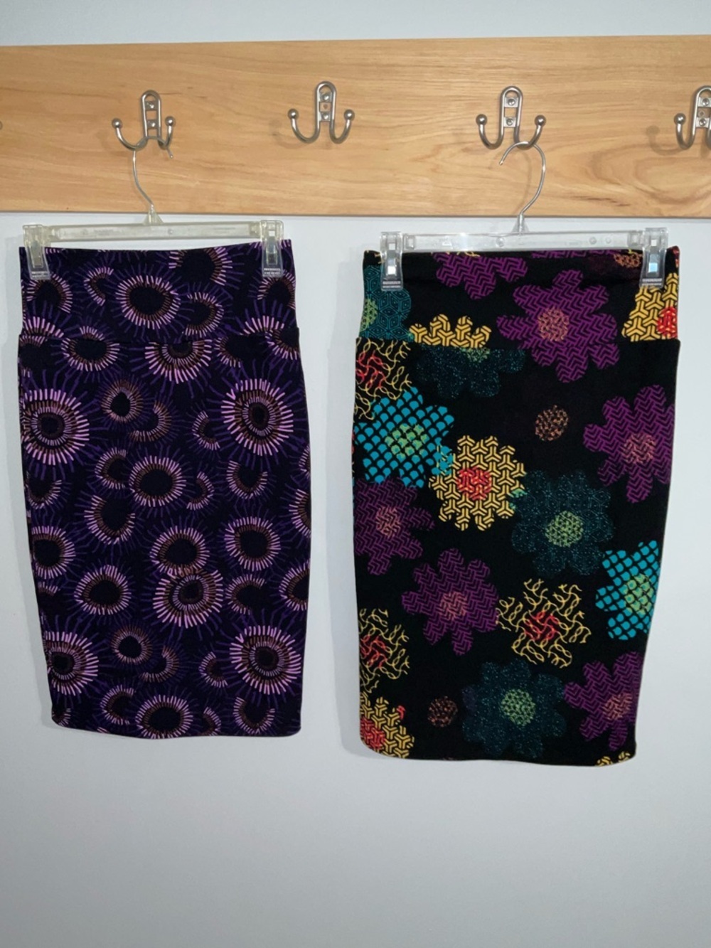 LuLaRoe Floral Patterned Pencil Skirts- Lots of stretch- Size XS